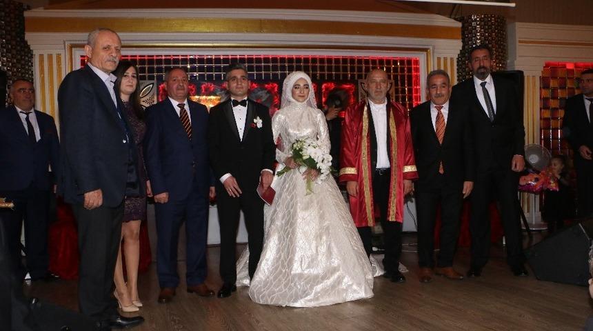 Kartal Belediye Başkanı &Ouml;z, gen&ccedil; &ccedil;iftin mutluluğuna ortak oldu