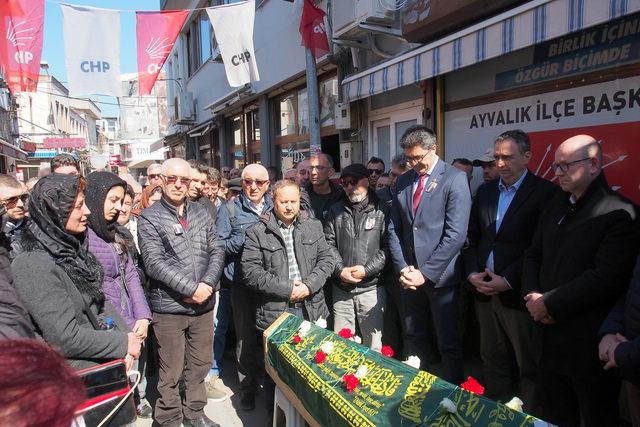 Ayvalık'ta CHP'li Eryavuz son yolculuğuna uğurlandı