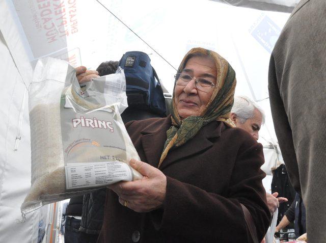 Başkent'te tanzim tezgahlarında pirinç satışı başladı