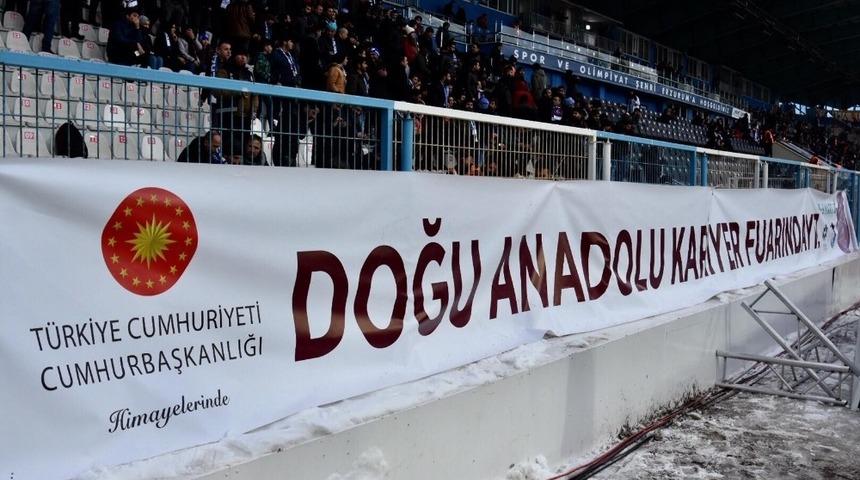 BB Erzurumspor - Galatasaray ma&ccedil;ında DKF&rsquo;19 pankartı