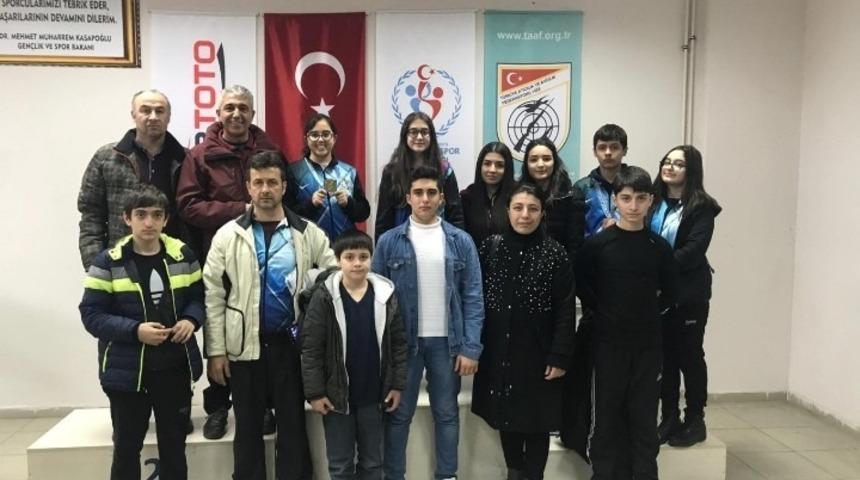 Damla Yılmaz atıcılıkta T&uuml;rkiye rekoru kırdı