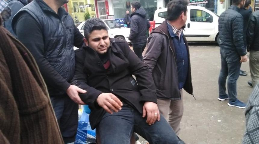 Geri giden otomobil motosiklette &ccedil;arptı: 1 yaralı