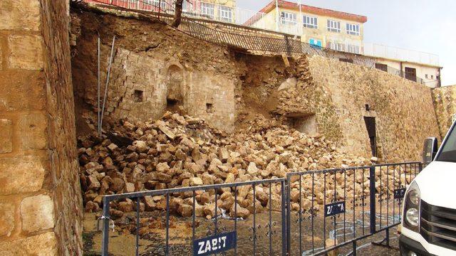 Hükümet konağının duvarı yıkıldı, tarihi mescit kalıntıları çıktı