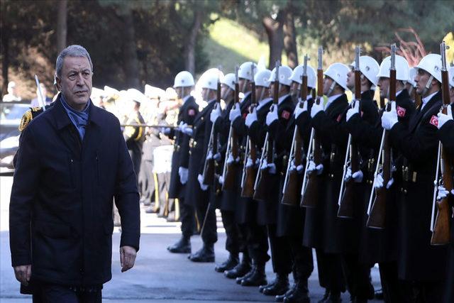 Bakan Akar'dan Gölcük'teki Donanma Komutanlığı'na ziyaret