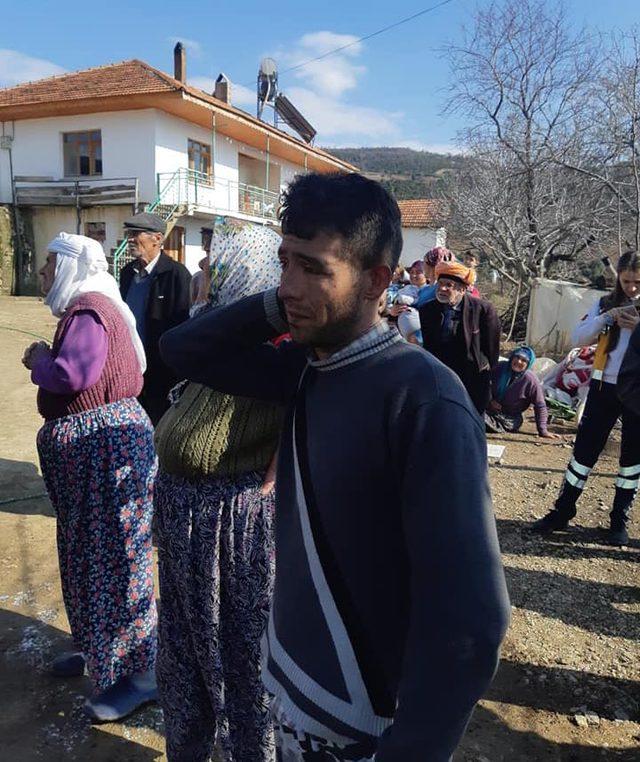 Elektrik kontağından çıkan yangın evi yaktı, aile gözyaşlarına hakim olamadı