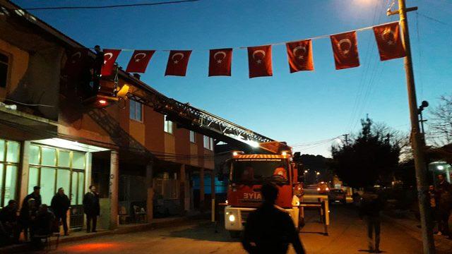 İvrindi'de şehidin baba evi bayraklarla donatıldı