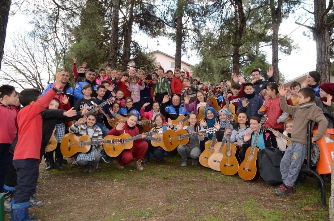 Toplum Destekli Polisler &lsquo;Hayata Renk Ver&rsquo; projesiyle &ouml;ğrencilerle buluştu