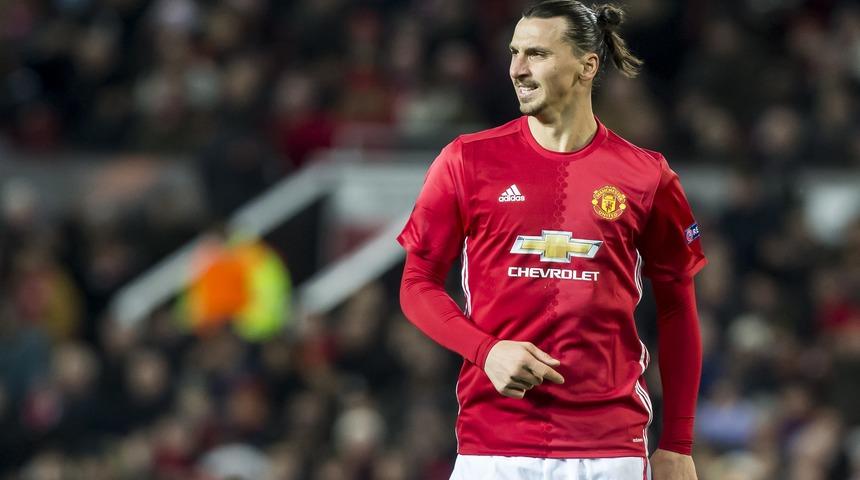 D&uuml;nyaca &uuml;nl&uuml; futbolcudan eşcinsellik ve Zlatan Ibrahimovic itirafı