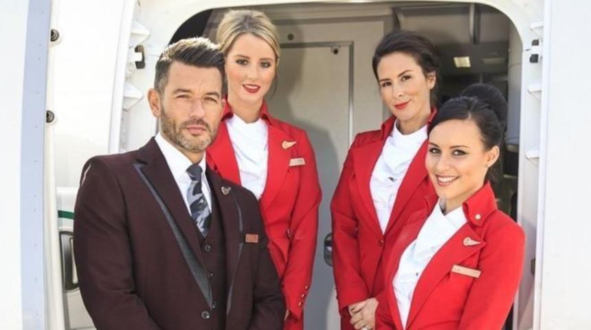 O havayolu şirketinde hosteslere makyaj yapma zorunluluğunu kalktı