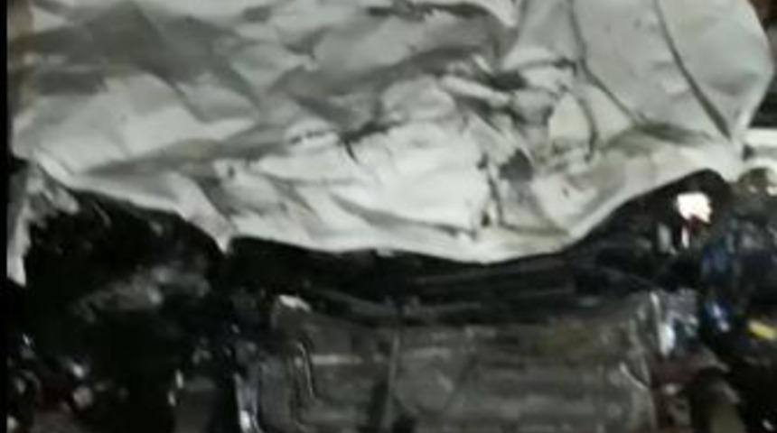 Otomobil yola &ccedil;ıkan atlara &ccedil;arptı, 3&rsquo;&uuml; telef oldu