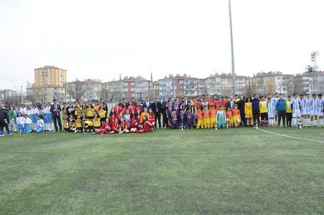 Okullar arası yıldızlar futbol şöleni tamamlandı