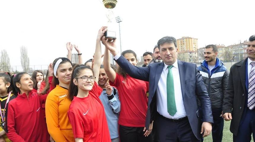 Okullar arası yıldızlar futbol ş&ouml;leni tamamlandı