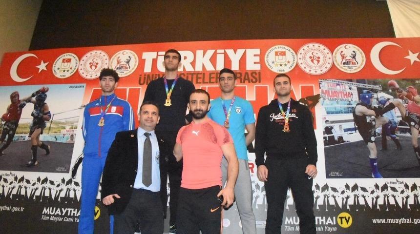 Vanlı sporculardan b&uuml;y&uuml;k başarı