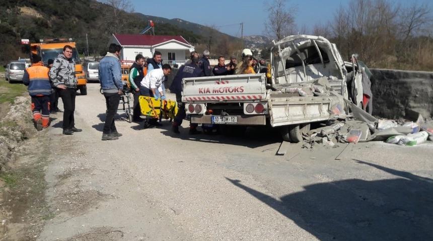 Kamyonet kaza yaptı: 1 yaralı