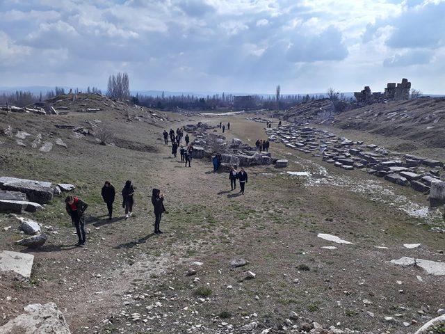 Örenciler Aizonai Antik Kenti’ne hayran kaldılar