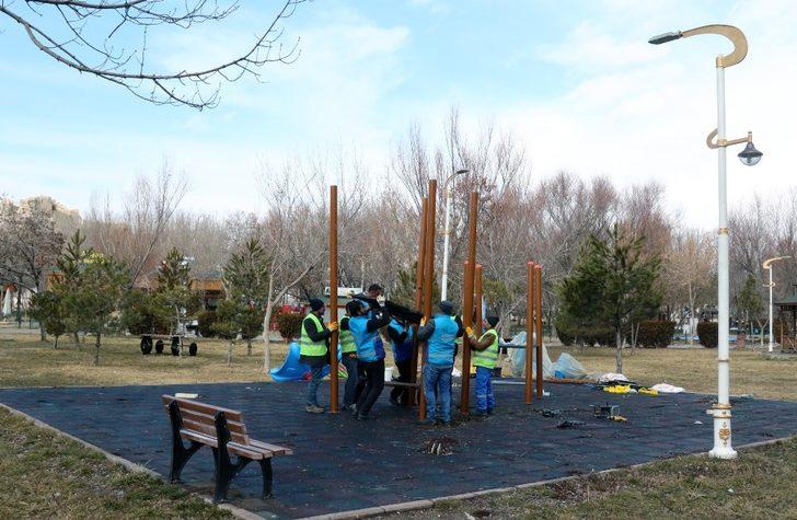 Van’daki parklar kent mobilyalarıyla donatıldı G2