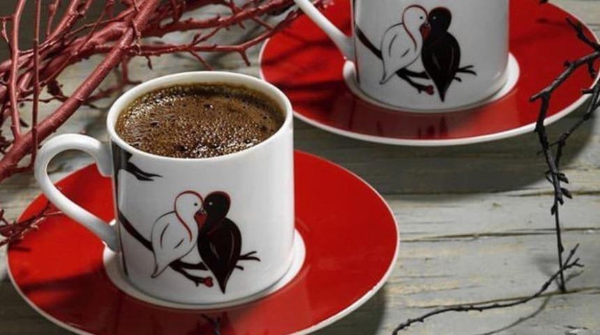 DPÜ öğrencisinin fincan tasarımı raflarında