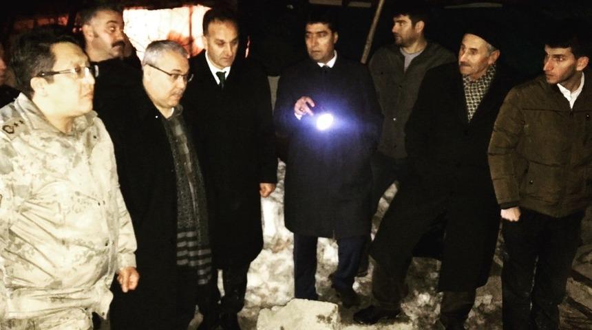 Vali G&uuml;nd&uuml;z&ouml;z hayvanları telef olan vatandaşı ziyaret etti