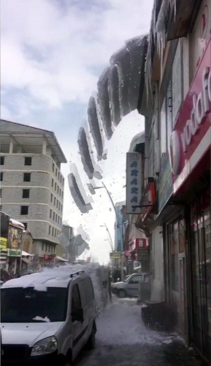 Çatıda biriken kar, çığ gibi düştü  G1