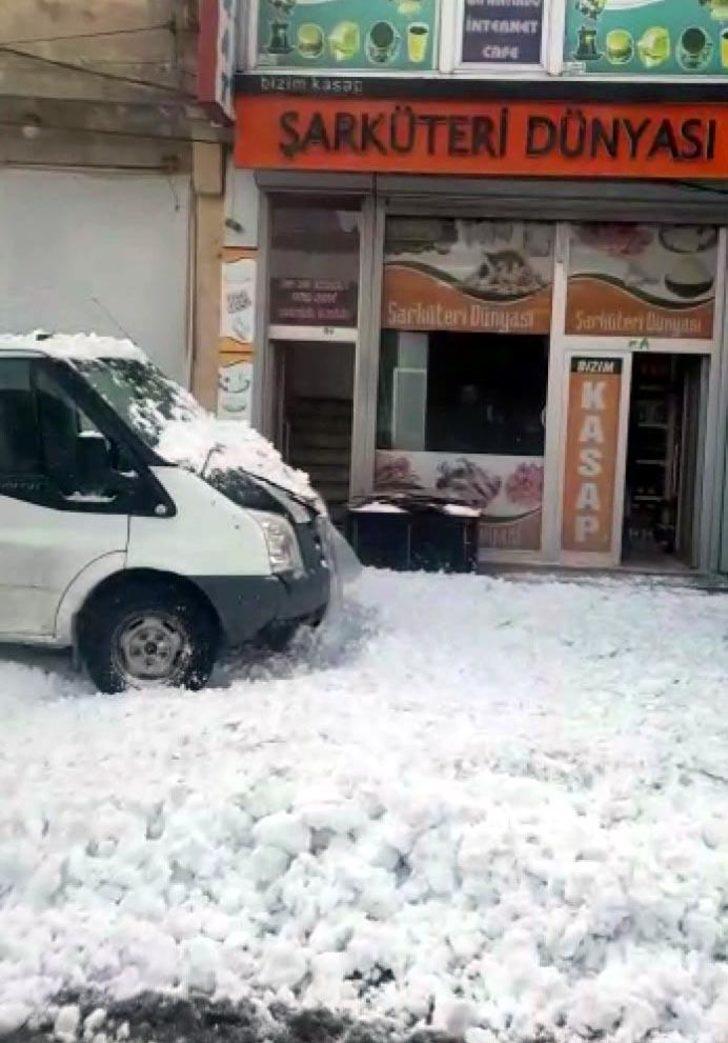 Çatıda biriken kar, çığ gibi düştü  G4