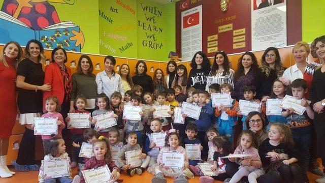 “Sen de bir pati sev” ekibinden tiyatral eğitim