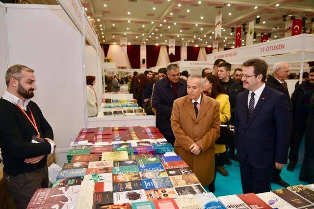 Iğdır’da kitap fuarı açıldı