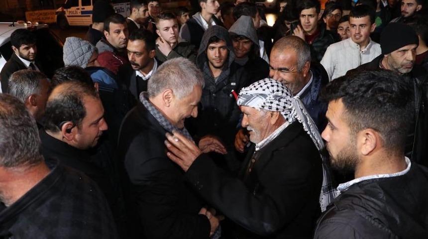 Pınarbaşı sahada &ccedil;alışmalarını anlatıyor