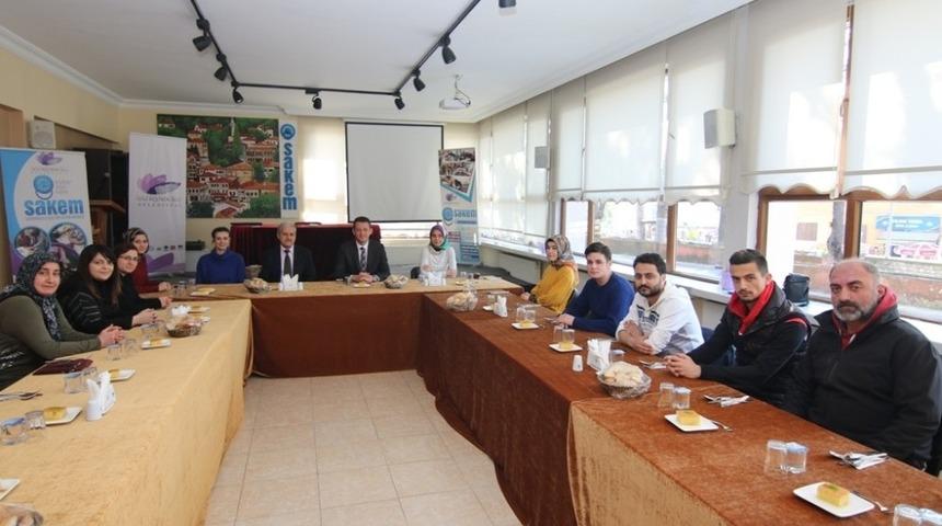 &Uuml;rkmezer belediye personelleri ile yemekte buluştu