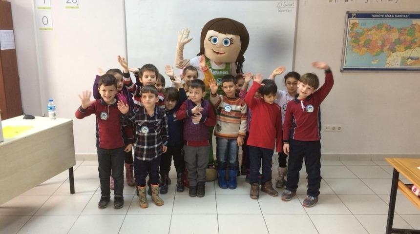 Minik &ouml;ğrenciler Tomurcuk&rsquo;la &ouml;ğrenmeye devam ediyor