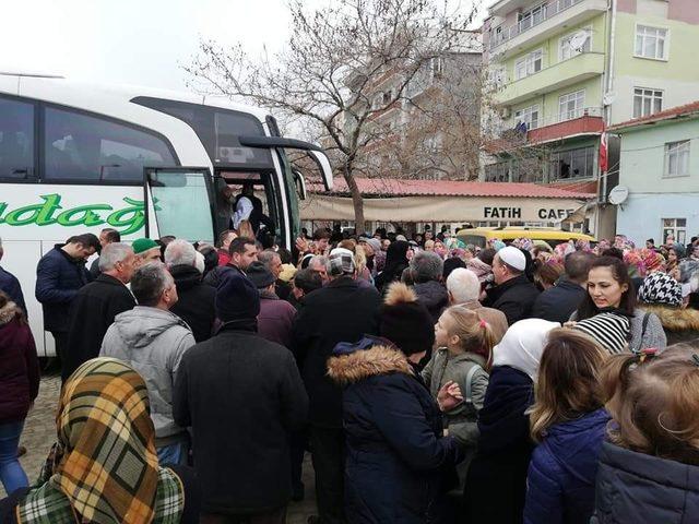 Umre yolcuları Erdek’ten dualarla uğurlandı