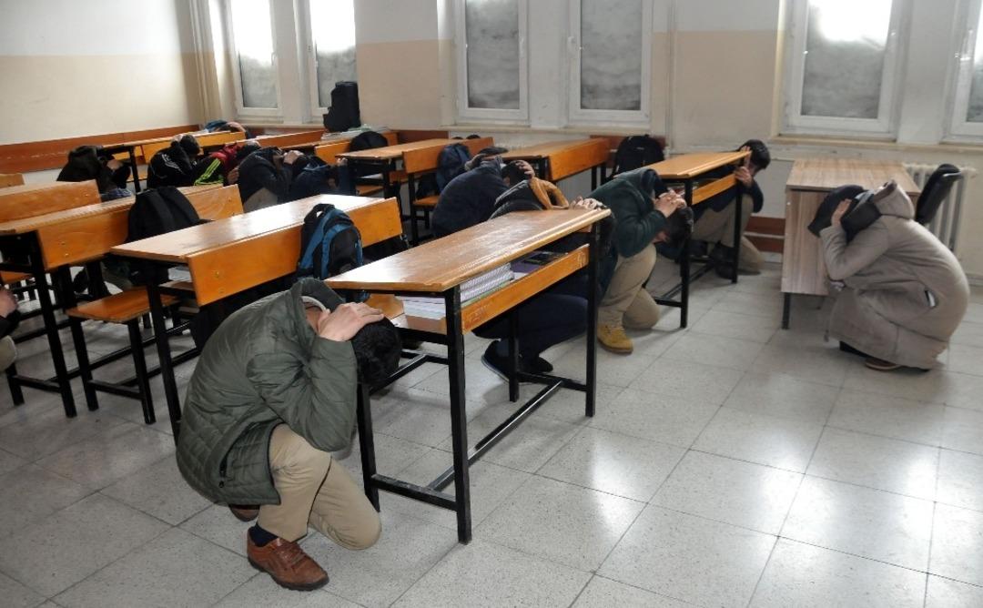 Bitlis&rsquo;te ger&ccedil;eği aratmayan deprem tatbikatı