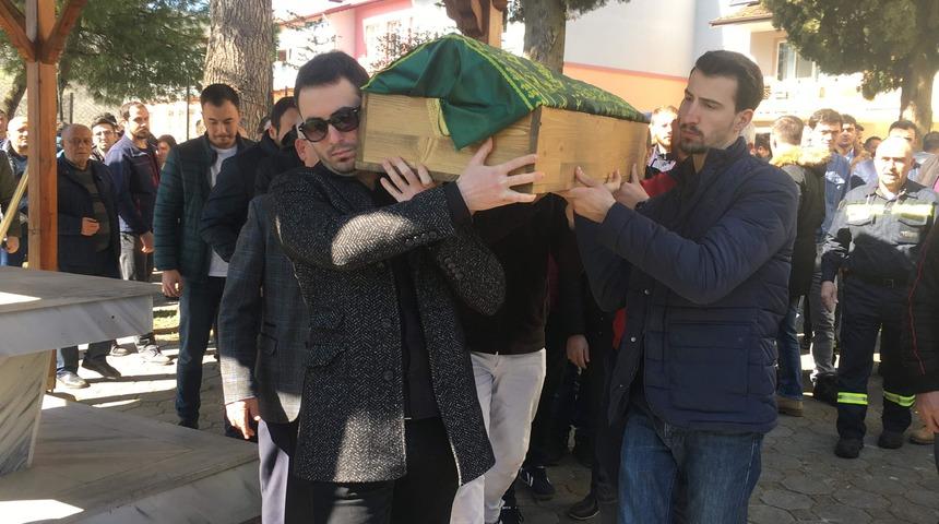 Komşu kadının başına basması sonucu &ouml;len Zeynep bebek, toprağa verildi