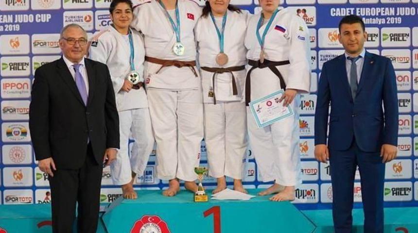 Salihlili judocular Avrupa Kupası&rsquo;nda k&uuml;rs&uuml;de