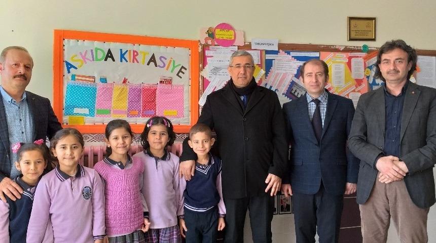 Darende&rsquo;de askıda kırtasiye projesi