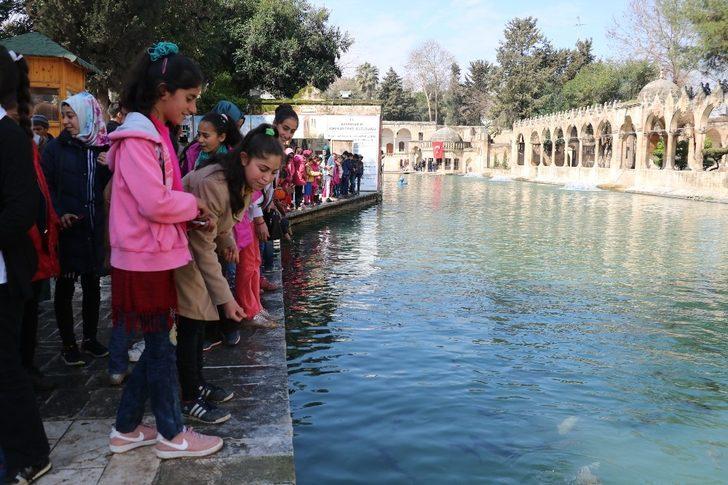 Şanlıurfalı öğrenciler ilk defa Balıklıgöl’ü görmenin sevincini yaşadı G2
