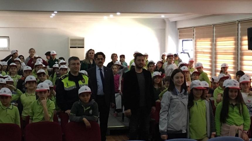 &Ouml;ğrencilere emniyet kemerinin &ouml;nemi anlatıldı