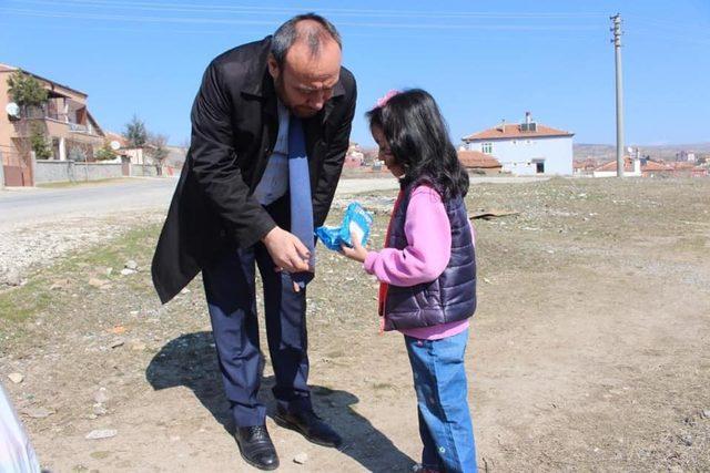 Cumhurbaşkanı Erdoğan’ın selamıyla bez torba dağıttılar