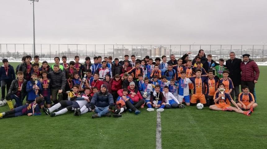 Sanayi&rsquo;nin yıldızları futbol turnuvasında 3. oldu