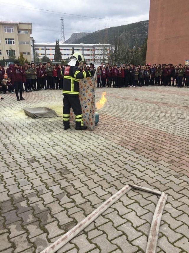 Bucak’ta yangın ve deprem tatbikatı