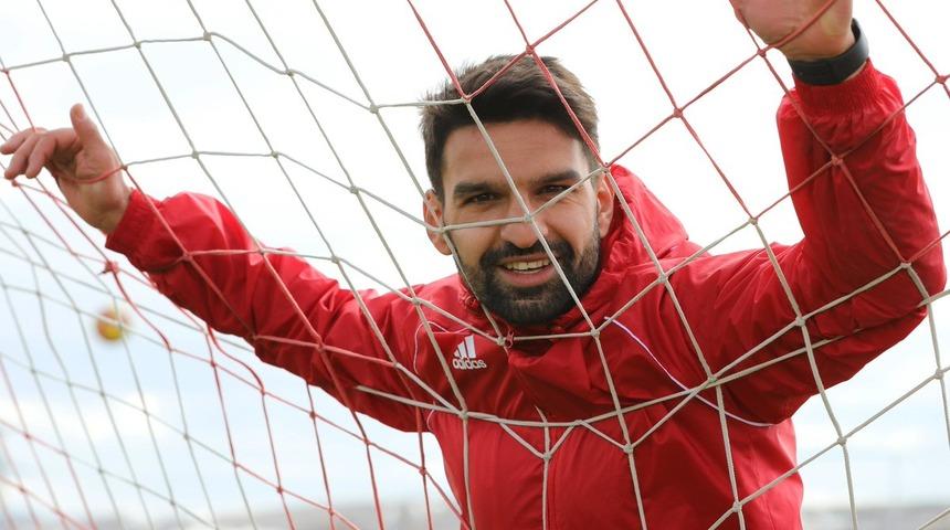 Sivassporlu Muhammet Demir fıtık ameliyatı oldu