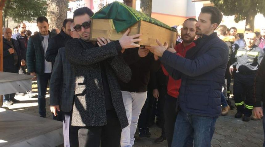 Komşusunun üzerine düştüğü Zeynep bebek, son yolculuğuna uğurlandı