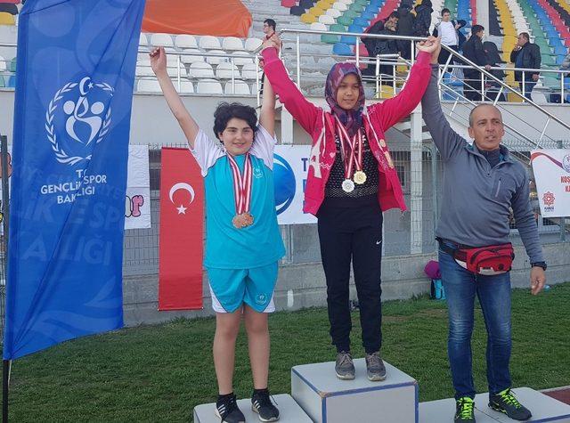 Burhaniyeli özel sporcular Balıkesir’den 12 madalya ile döndü