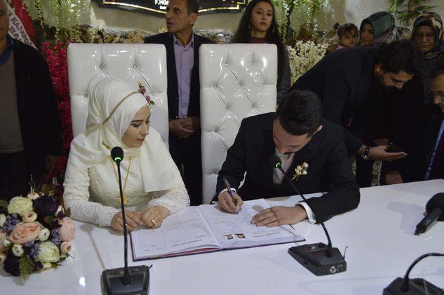 Şehit yakını sosyal medyadan davet etti, Bakan Kasapoğlu nikah şahidi oldu