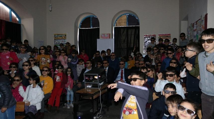 Surlu &ccedil;ocuklar 3 boyutlu sinemayla buluştu