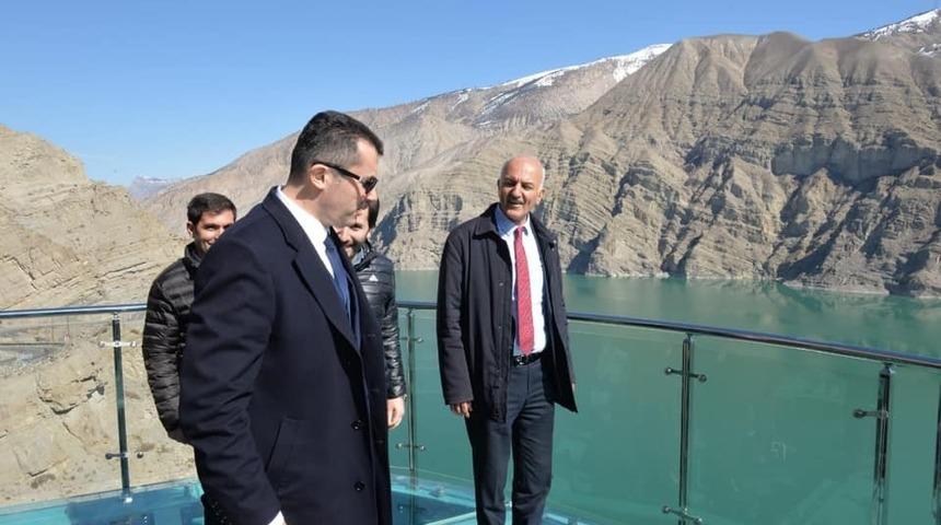 Vali Memiş, Uzundere&rsquo;de incelemelerde bulundu