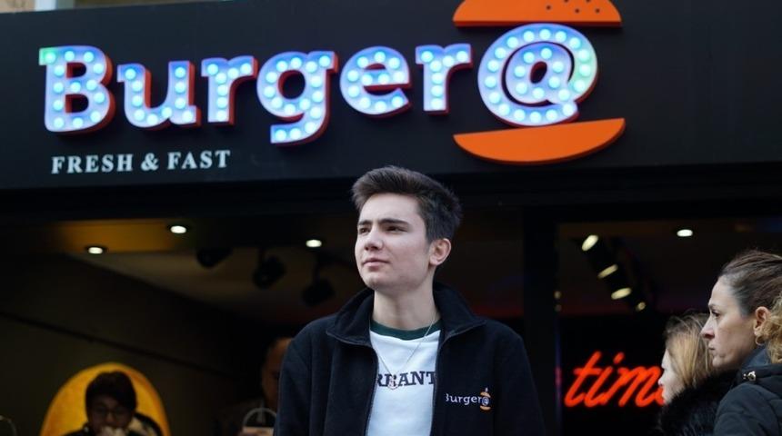 &Uuml;nl&uuml; YouTube fenomeni Furkan Yaman ticarete atıldı