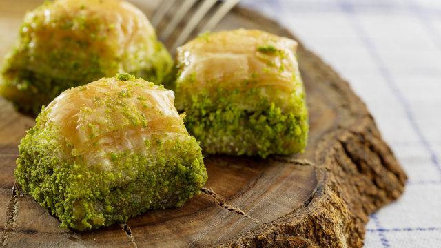 Rüyada baklava görmek ne anlama gelir? Rüyada baklava yemek, satın almak, ikram etmek ne demek?