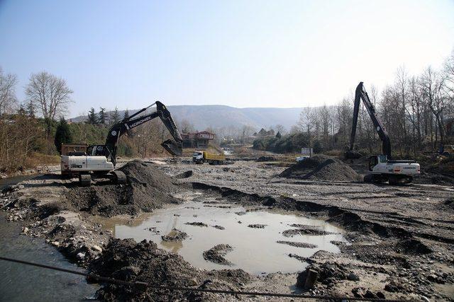 Sapanca Gölü’nü besleyen Kurtköy Deresi ıslah ediliyor