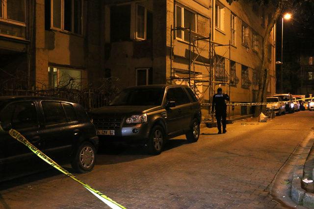 Beşiktaş'ta, sokakta silahlı saldırı kameraya yansıdı