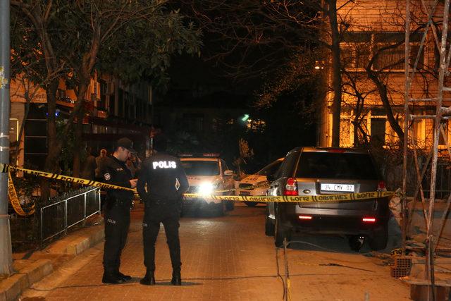 Beşiktaş'ta, sokakta silahlı saldırı kameraya yansıdı